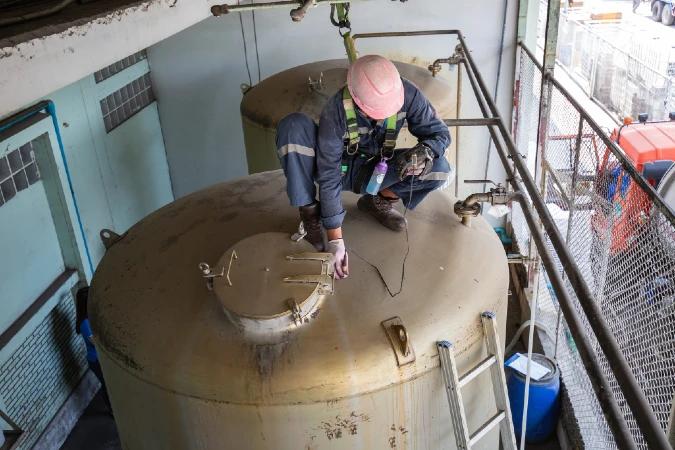 Tanks Cleaning